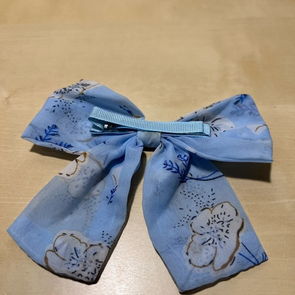 N/A charming blue